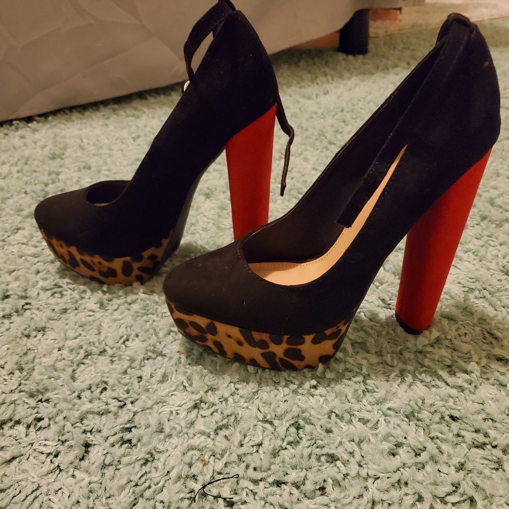 Black stiletto platform